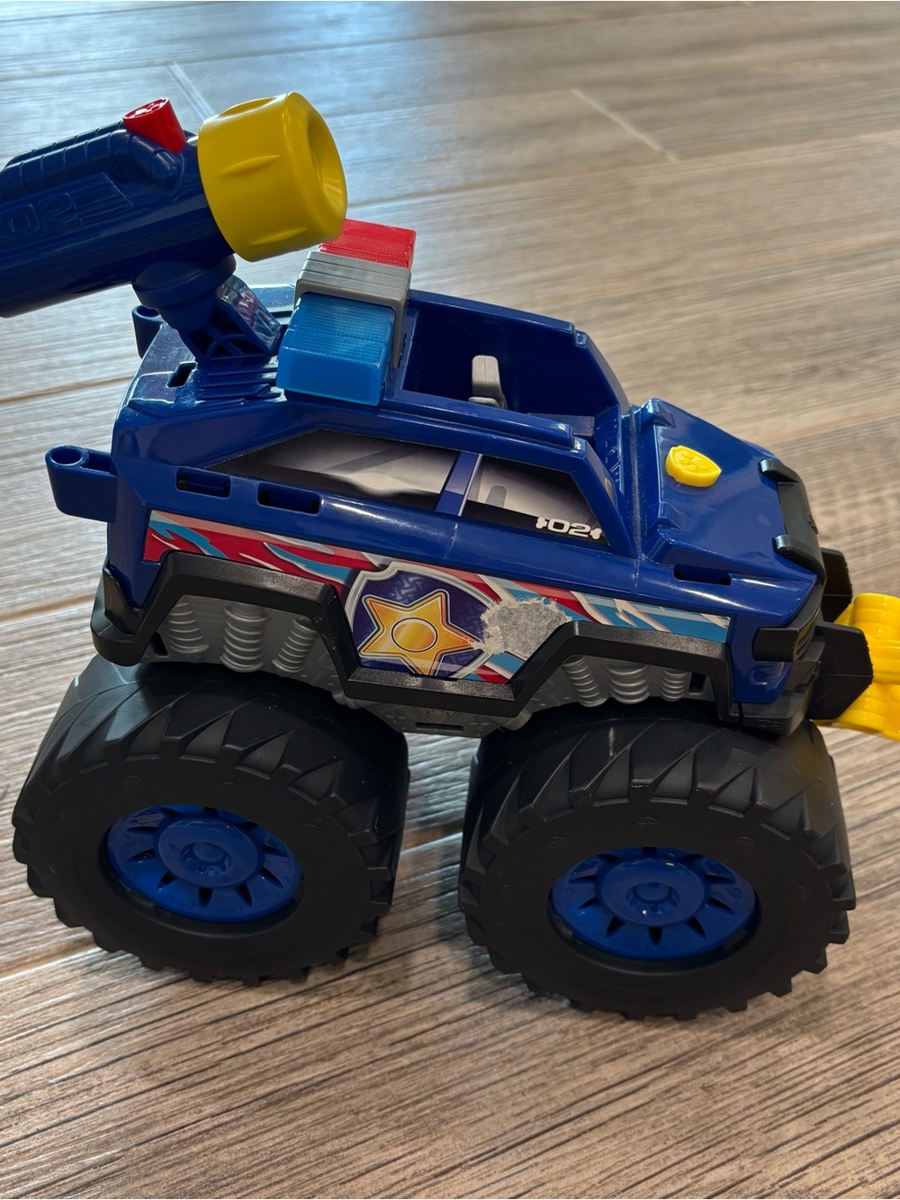 Paw Patrol Rescue Wheels Chase's Power Haulin' Cruiser Toy Truck Monster Truck
